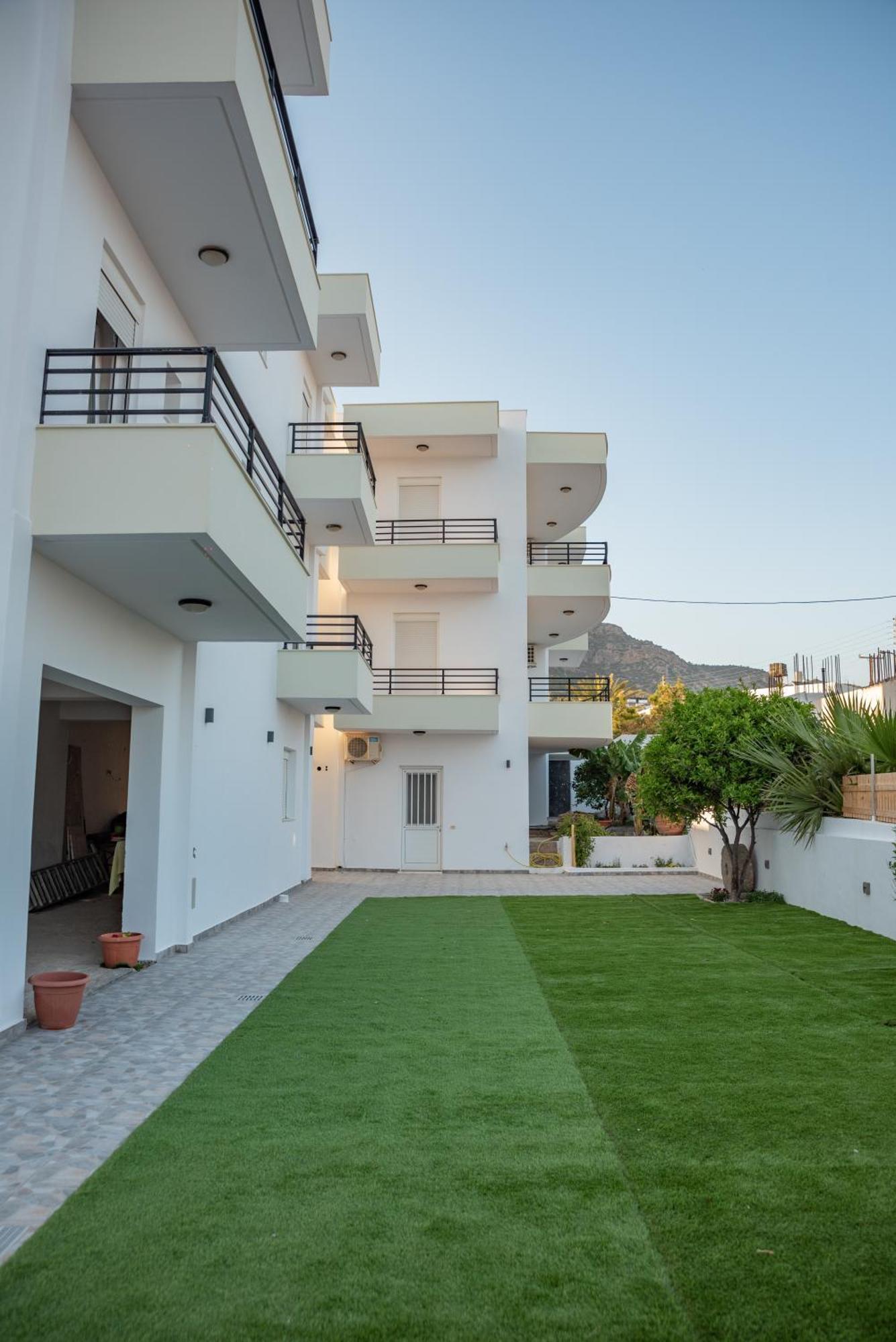 Central Rooms Makry Gialos  Exterior photo